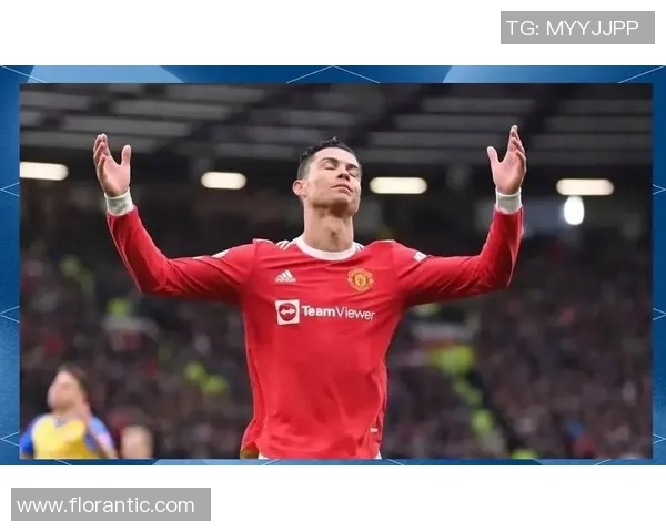 欧冠赛场惊现球迷疯狂一幕C罗球衣被抢引发热议